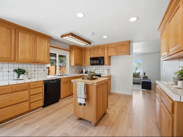17065 Peppertree Dr — Photo 5