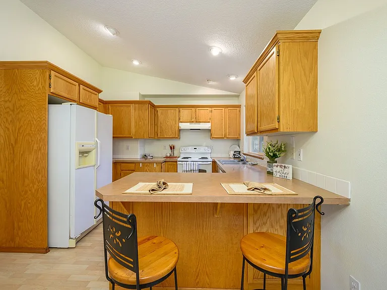 357 NE Faulconer Ct — Photo 9