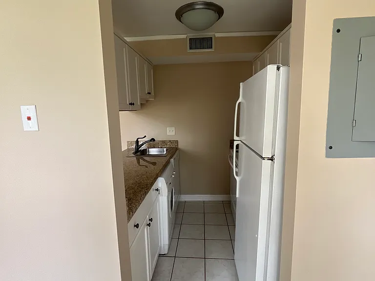 1700 N Elm St #P5 — Photo 10