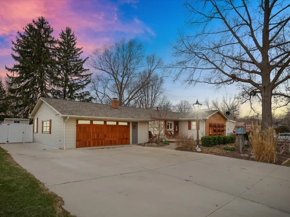 703 Adams St, Monticello, IL 61856