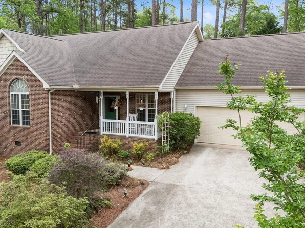 125 Barcroft Court, Southern Pines, NC 28387