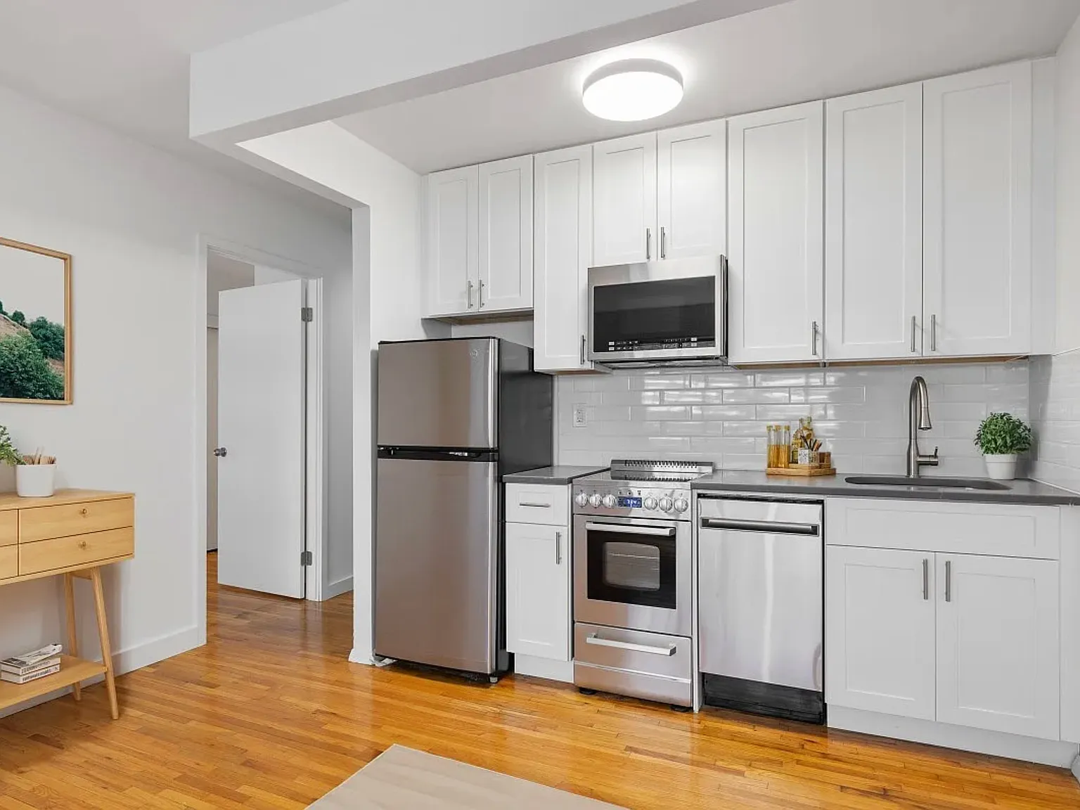 337 West 30th Street — Photo 2