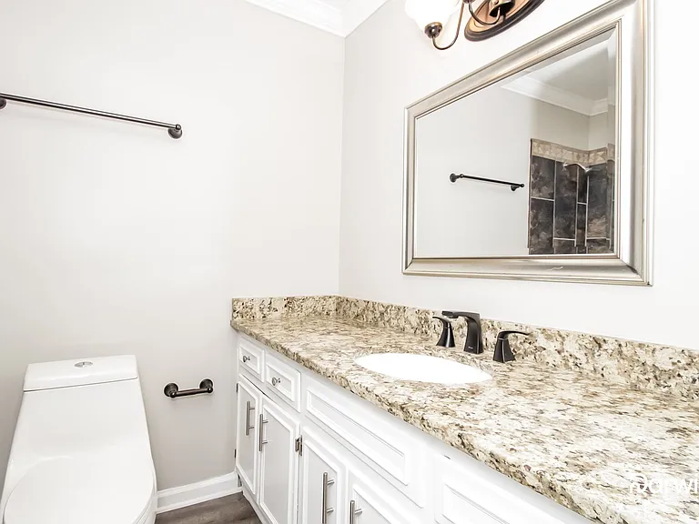 2071 Shadowood Dr — Photo 7