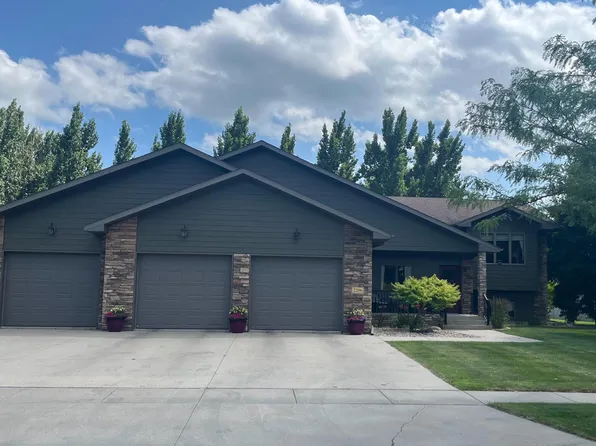 2206 17th Ave SE, Aberdeen, SD 57401