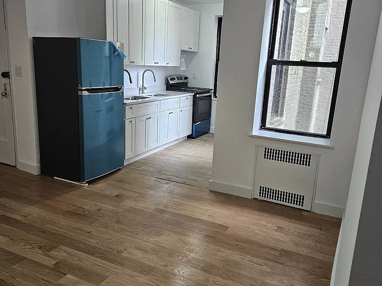 1492 E 16th St #3B — Photo 1