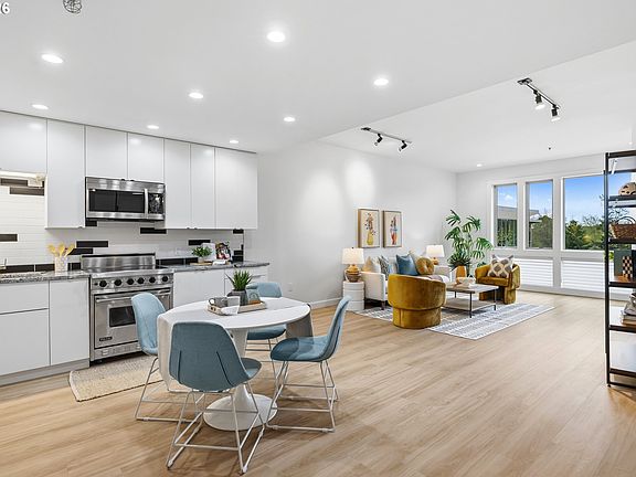 2nd image of 12600 SW Crescent St APT 206