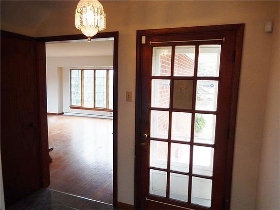 2nd image of 1102 Linden Dr