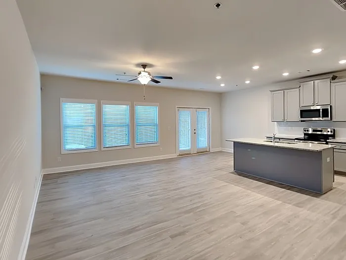 115 Wayne Ln — Photo 2