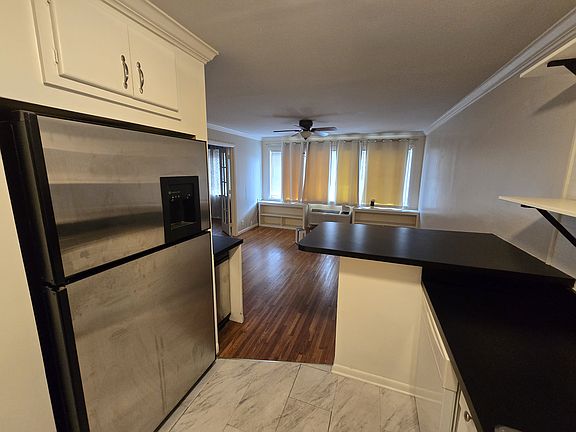 5th image of 2020 Beech Ave APT B12