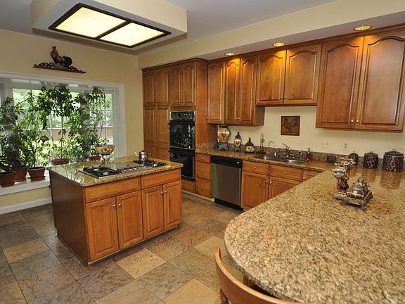 4th image of 3605 Lamplight Dr