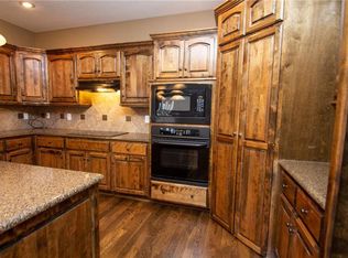 11009 Northridge Dr, Kansas City, KS 66109