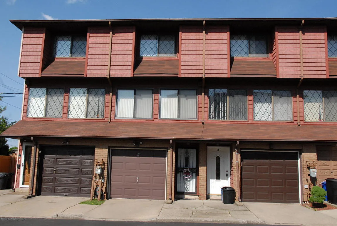 7 Maryland Ln photo 1