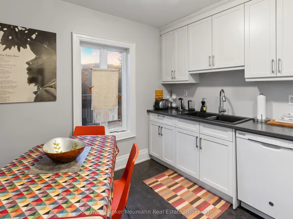 54 Yarmouth St #A, Guelph, ON N1H 4G3