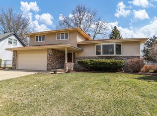 1235 Lennoxshire Dr, Elgin, IL 60123