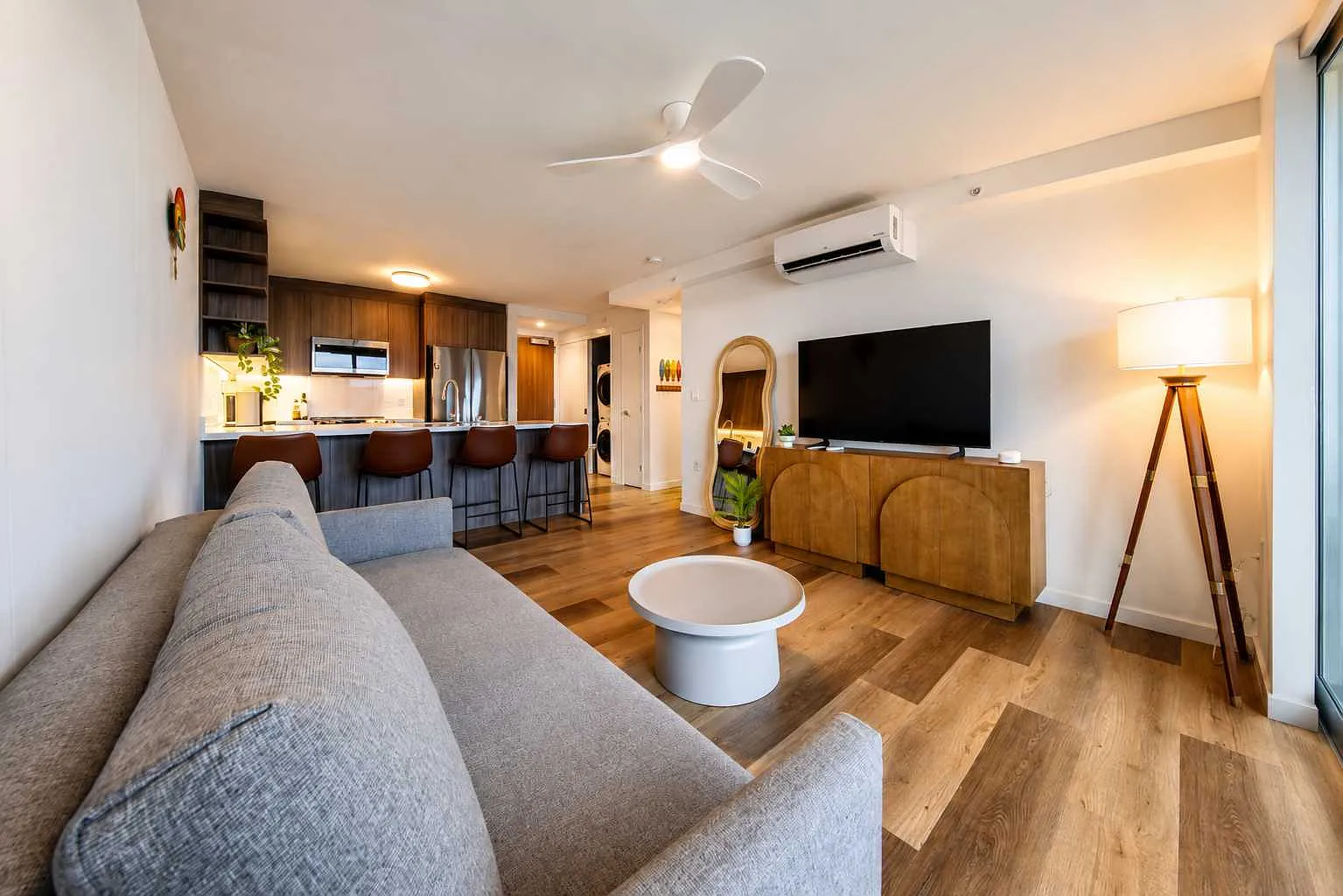 1 bed, 563 sqft, $3,600 — Photo 3