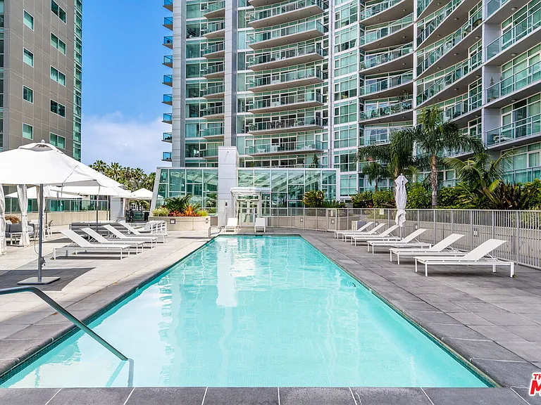 13600 Marina Pointe Dr #1507 — Photo 24