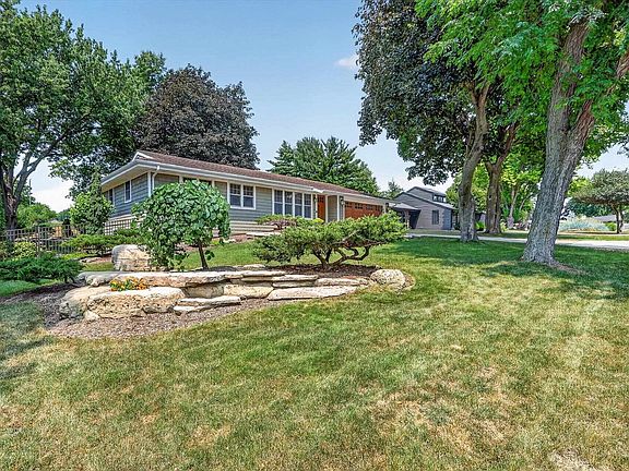 2nd image of 615 Sussex Dr