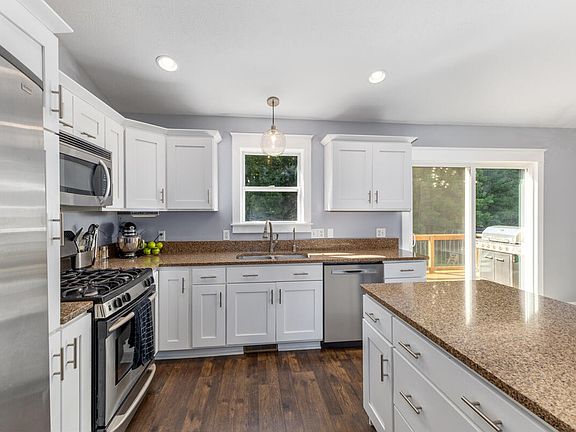 5th image of 9315 Young Ave NE
