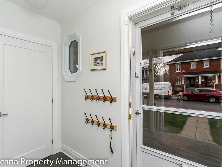 220 Cowley Ave — Photo 5