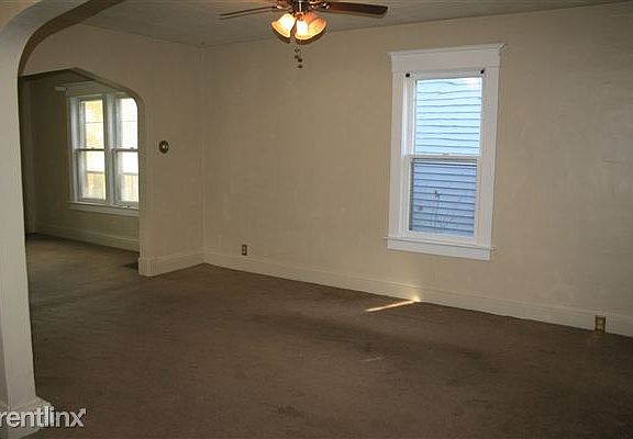 210Lathrop-livingroom