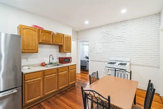 3 bed, $1,500 — Photo 1