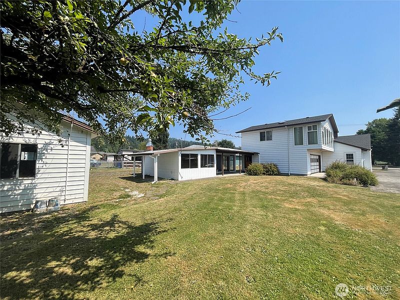 3rd image of 2631 48th Avenue