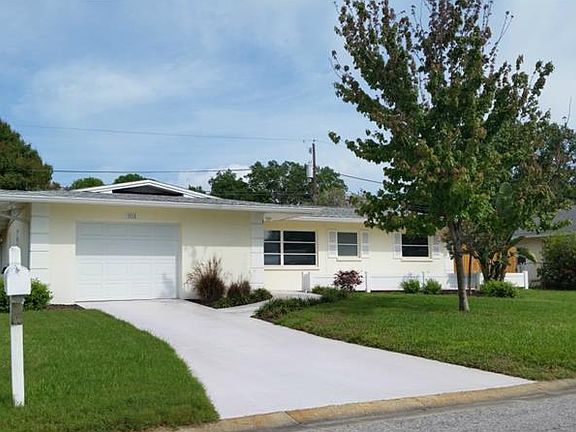 2nd image of 3218 Cambridge Dr W