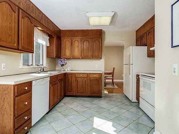 Bright Kitchen w/ Slider to Deck