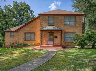 21 Rambling Rd, Palestine, TX 75801