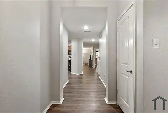 2026 Kingsbridge Dr — Photo 4
