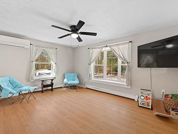 5th image of 560 Conant Rd
