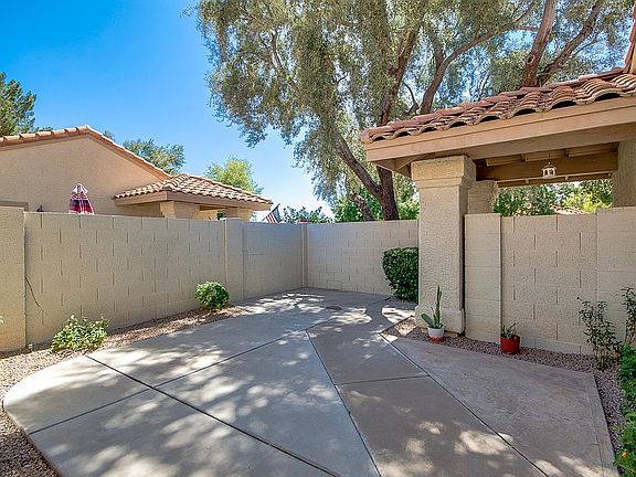 5th image of 1048 E McNair Dr