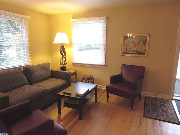 3rd image of 1305 Roosevelt Ave