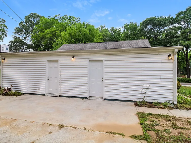 1135 Clark St — Photo 17