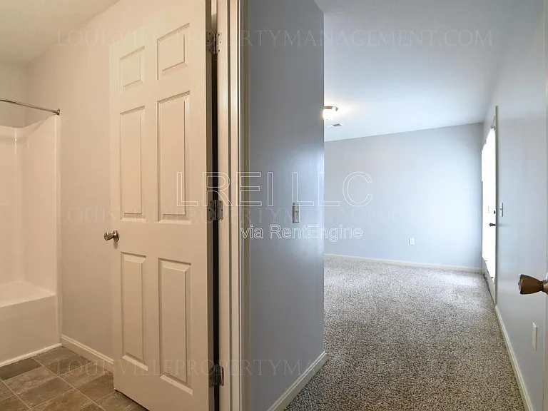 304 Keeneland Dr #1B — Photo 7