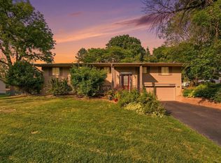 12913 Eagle Ridge Dr, Burnsville, MN 55337