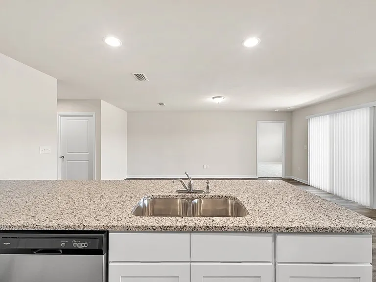 511 Whispering Creek Ave — Photo 5