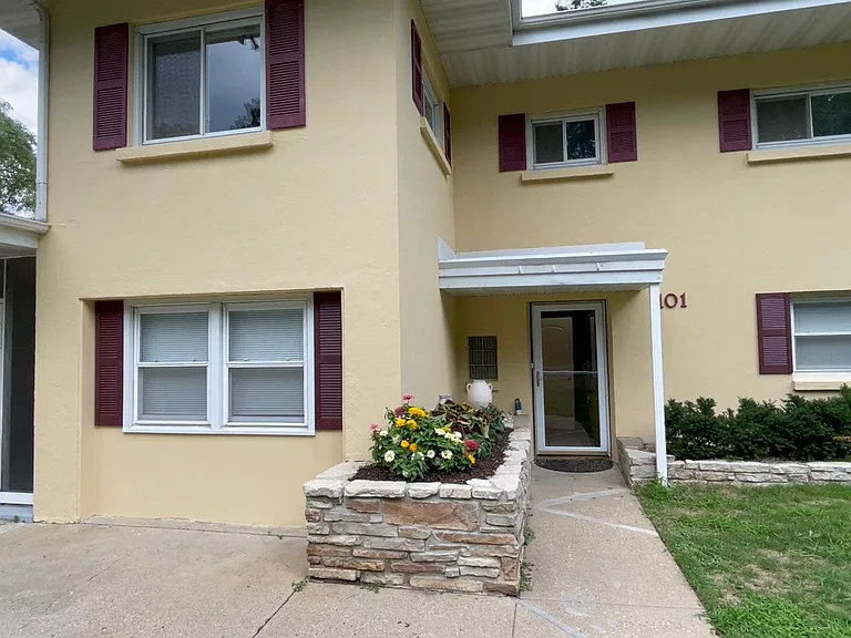 101 N Rosa Rd — Photo 36