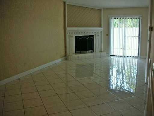Great Room w/Fireplace