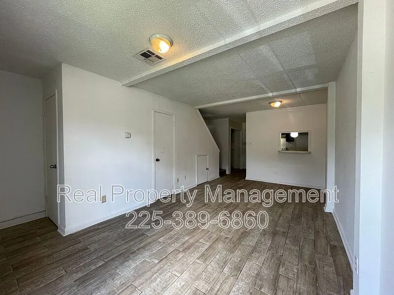 Jackson Square Townhomes — Photo 4