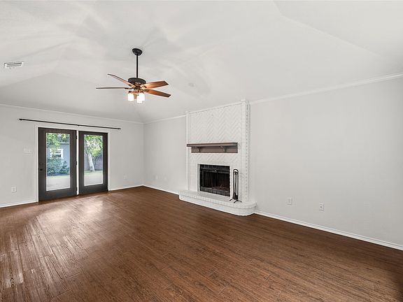 4th image of 310 Ruth Dr