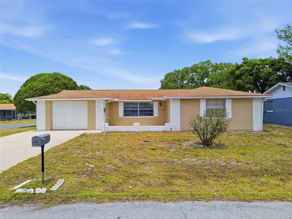 7825 Hawthorn Dr, Port Richey, FL 34668