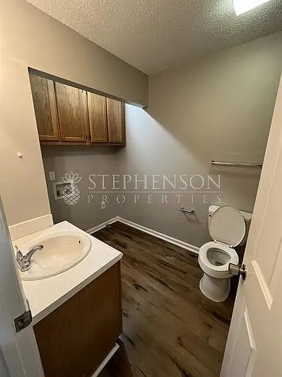 944 Glenn St #A6 — Photo 6