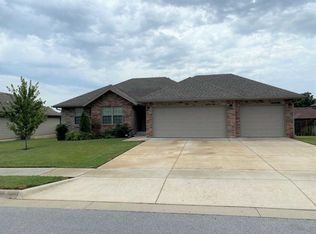 1922 E Parrin Ave, Ozark, MO 65721