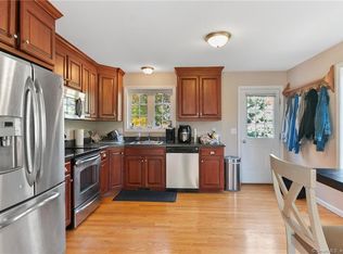 7 Gwen Pl #A, Meriden, CT 06451