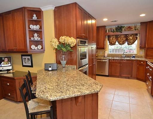 4th image of 671 Williams Dr