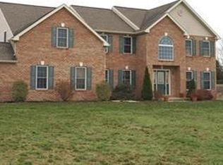 2102 Fox Hollow Ln, East Greenville, PA 18041