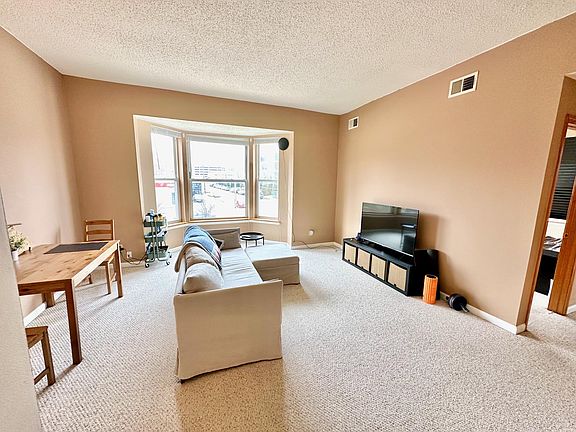 3rd image of 4500 Chouteau Ave #B