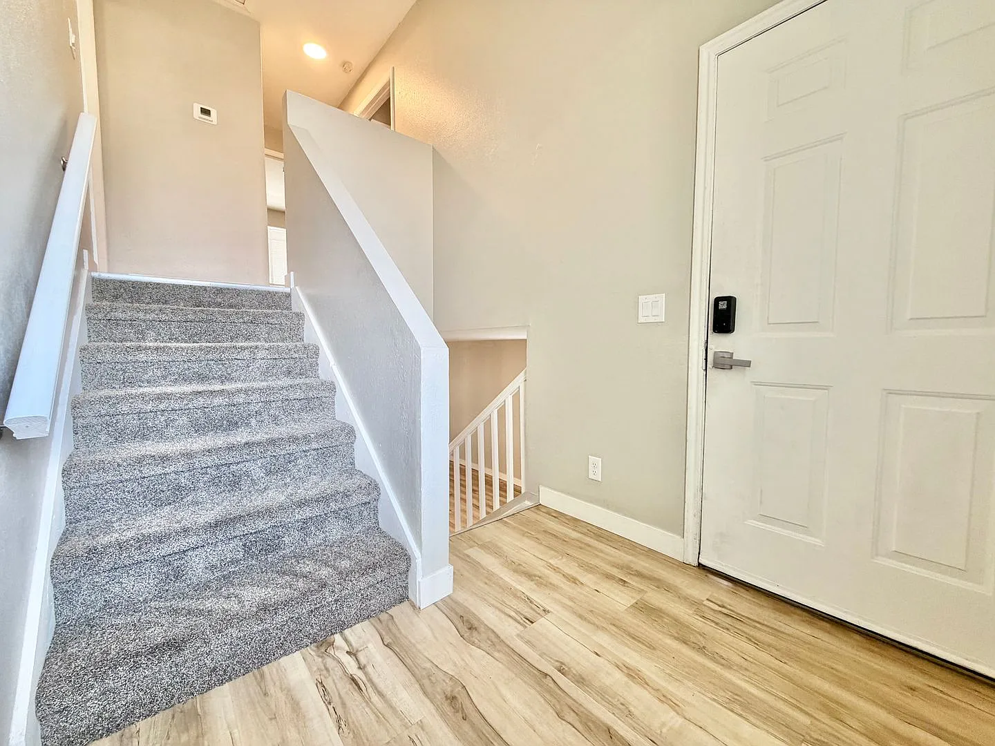 680 E Malibu Dr — Photo 2
