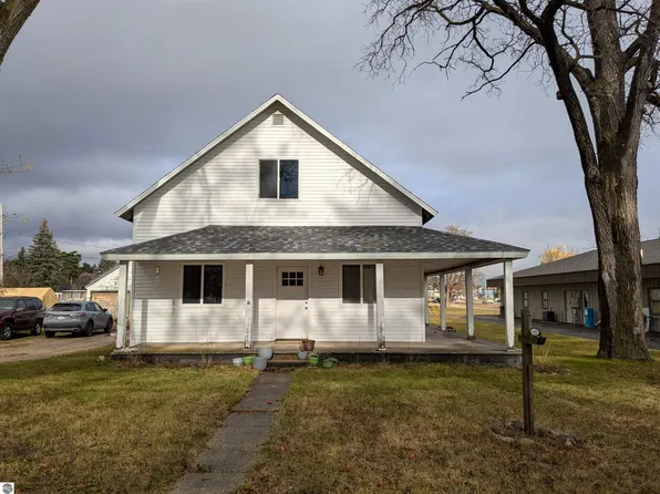 104 George St, Kalkaska, MI 49646